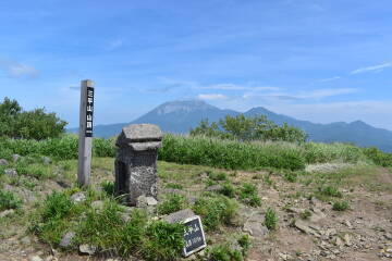 穴ヶ乢～三平山 周回登山